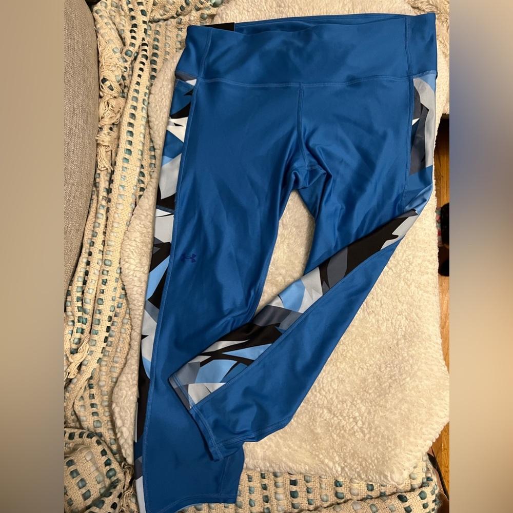 Under armor compression high rise ankle legging with side pocket.  Xl NWT